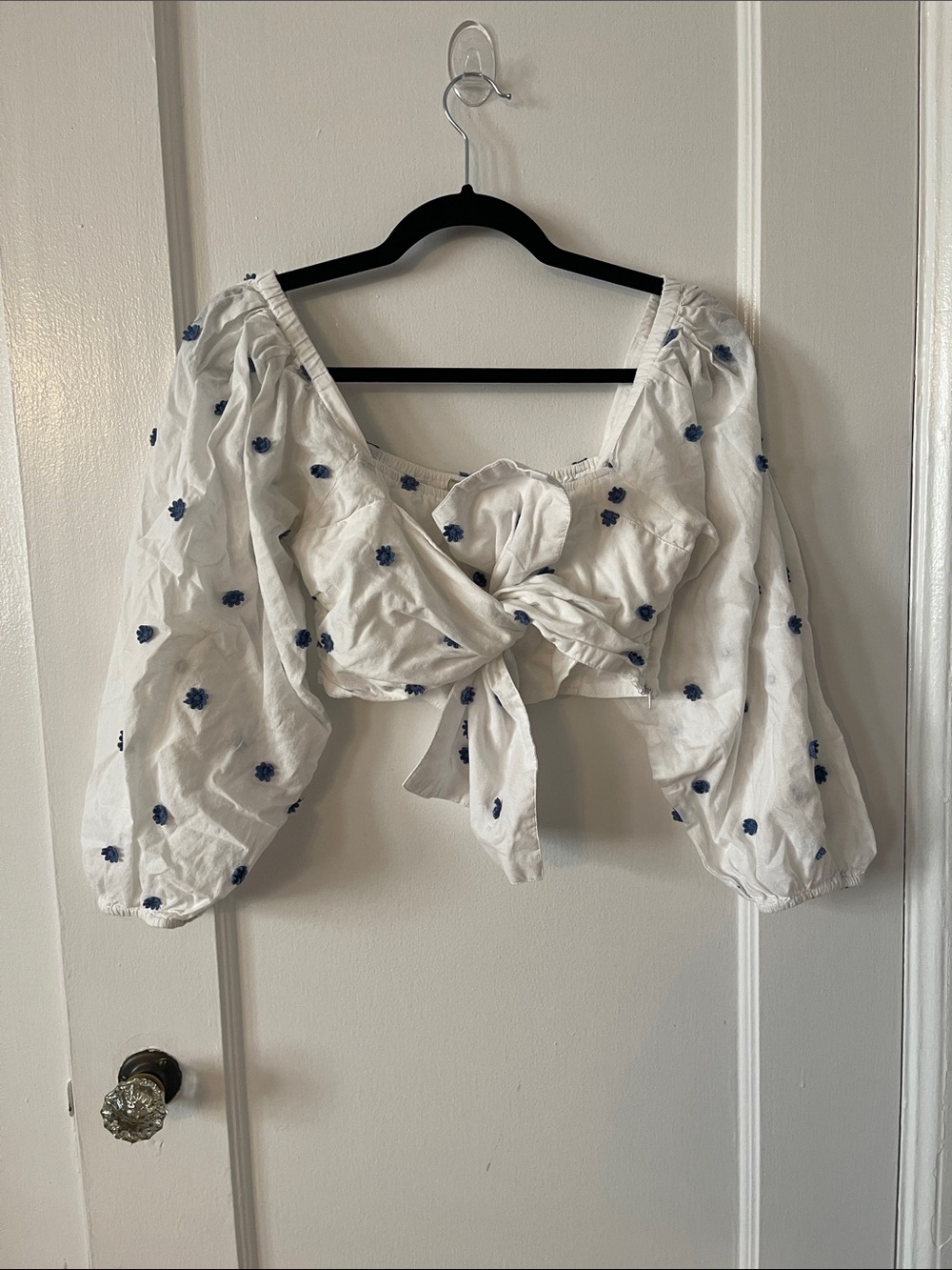 FARM Rio White Crop Top with Blue Floral Motif - Picture 2 of 9